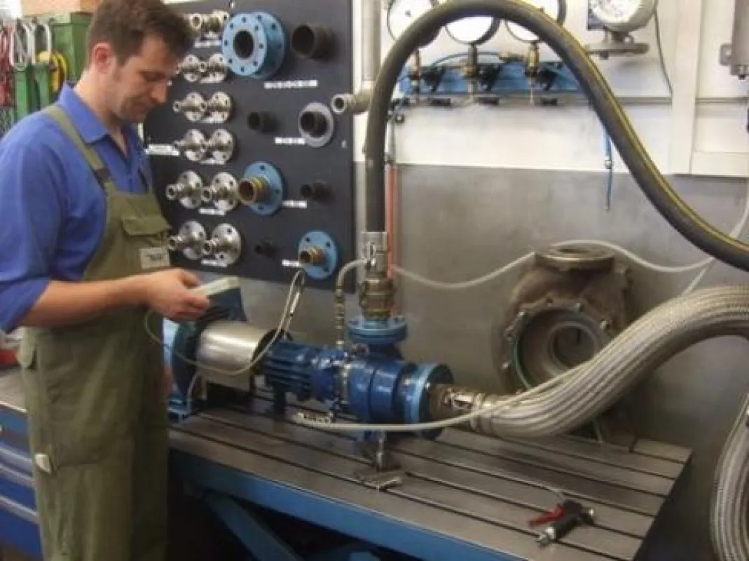 Reparatur von Pumpen - neuer Pumpenprüfstand von TESIUM