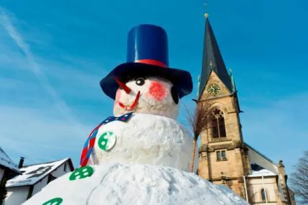Bild: Das 'Jakobsfest' am Rosenmontag Große Schneemannparty im Fichtelgebirge