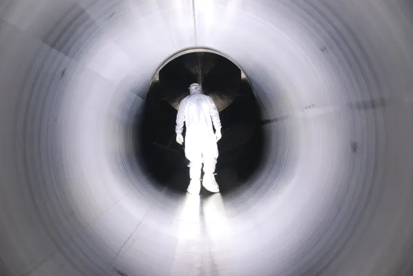 Bild: KATRIN zieht das Netz um das schwer fassbare sterile Neutrino enger