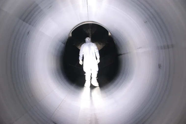 Bild: KATRIN zieht das Netz um das schwer fassbare sterile Neutrino enger