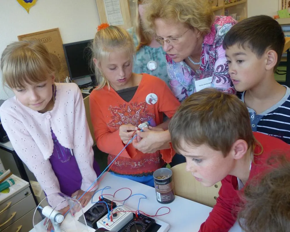 Kinder der 4. Grundschulklasse Oberbrechen in den Lernwerkstätten (Foto: FRA-UAS/Cinzia Belfiore)