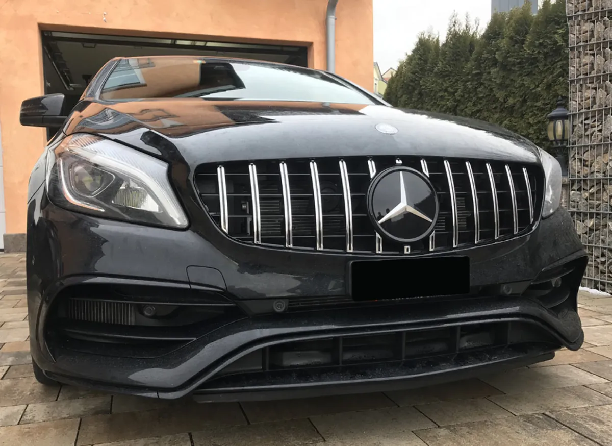 Exemplarisch: Panamericana Kühlergrill (© Chrometec GmbH)