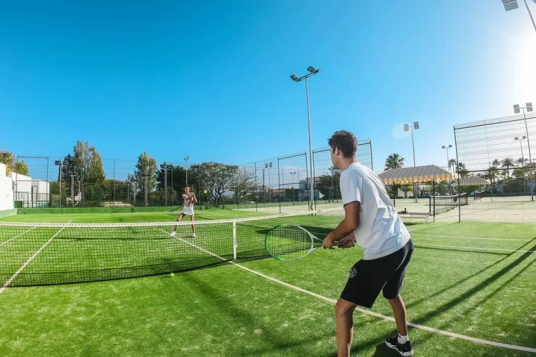 Karel Novacek: Tennis-Camp auf La Gomera Spiel, Satz, Sieg für Gäste im Hotel Jardín Tecina Bild: Karel Novacek: Tennis-Camp auf La Gomera Spiel, Satz, Sieg für Gäste im Hotel Jardín Tecina