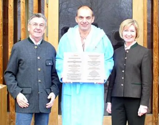 Fünf Sterne für den Saunahof der Therme 1 in Bad Füssing Bild: Fünf Sterne für den Saunahof der Therme 1 in Bad Füssing