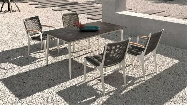 Bild: BLOOM Outdoor Möbel - Einzigartige Terrassentische und Stühle für gemütliche Sommerabende 