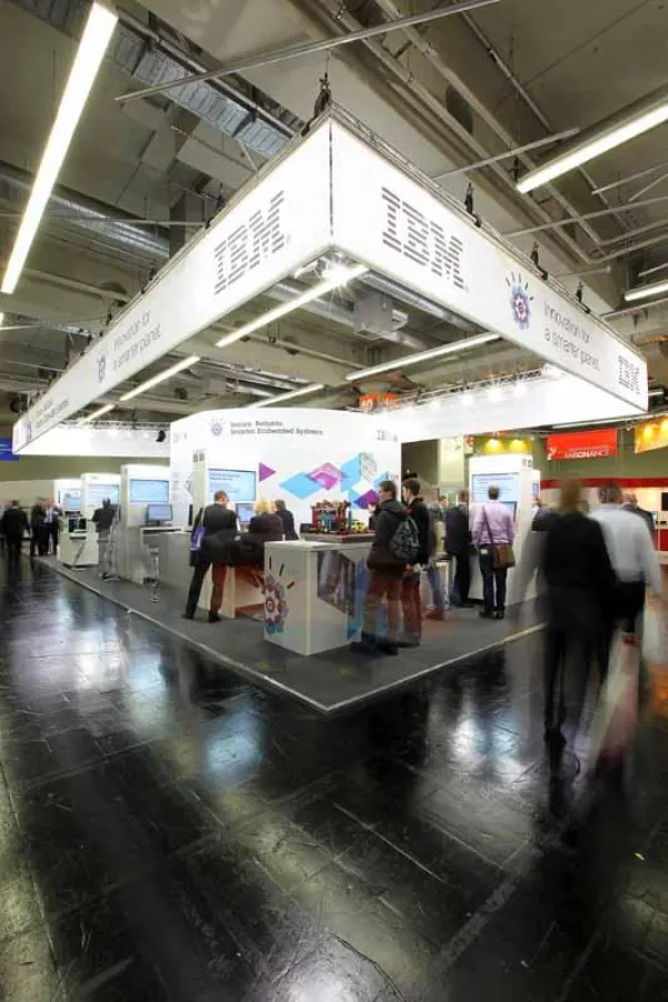 IBM-Messestand auf der embedded world 2011 (Foto: b&b eventtechnik)
