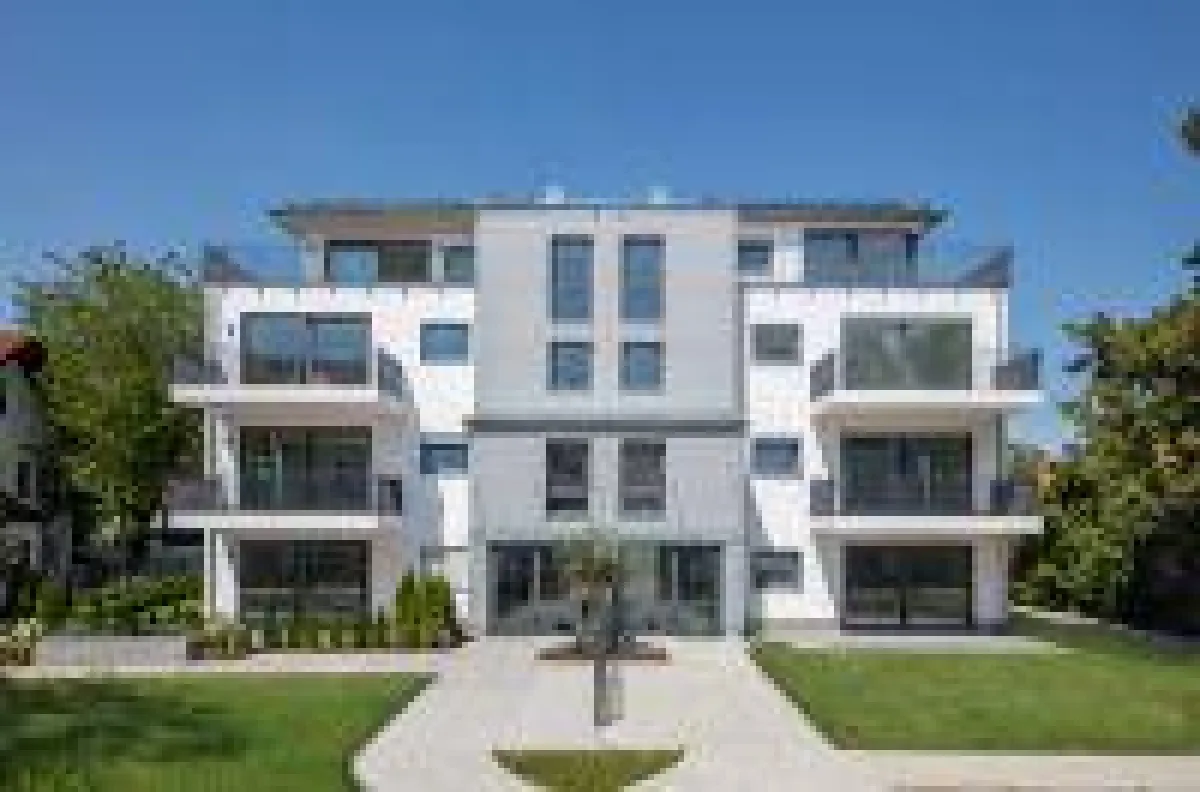 Massives Mehrfamilienhaus aus Mauerwerk im Münchner Bezirk Sendling genügt hohen energetischen Ansprüchen (Bild: Unipor, München).