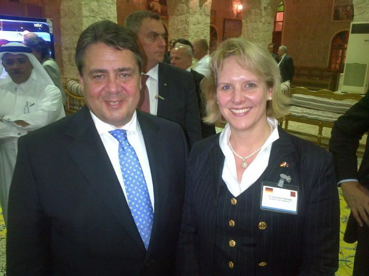 Foto v.l.: Sigmar Gabriel und Dr. Diana Kisro-Warnecke