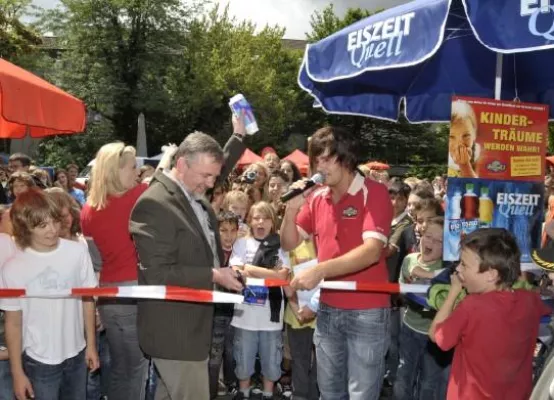 Bild: Ostermann erfüllt den nächsten Kindertraum: Schulhofsanierung für das Esslinger Georgii-Gymnasium