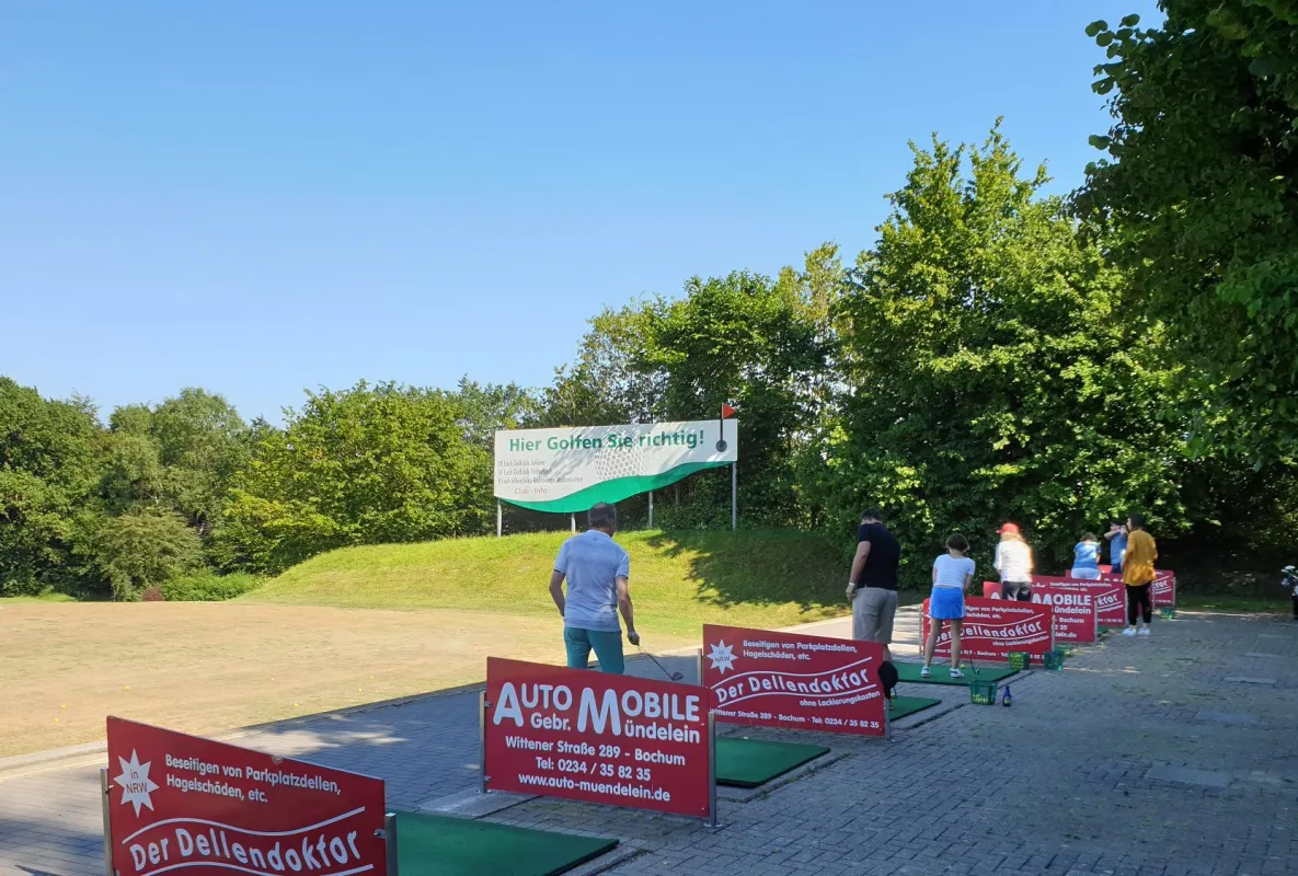 Golfer auf der Driving Range