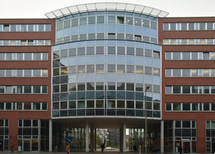 Bild: AENGEVELT vermittelt VEXCASH AG 1.000 m² Bürofläche in Berlin-Mitte