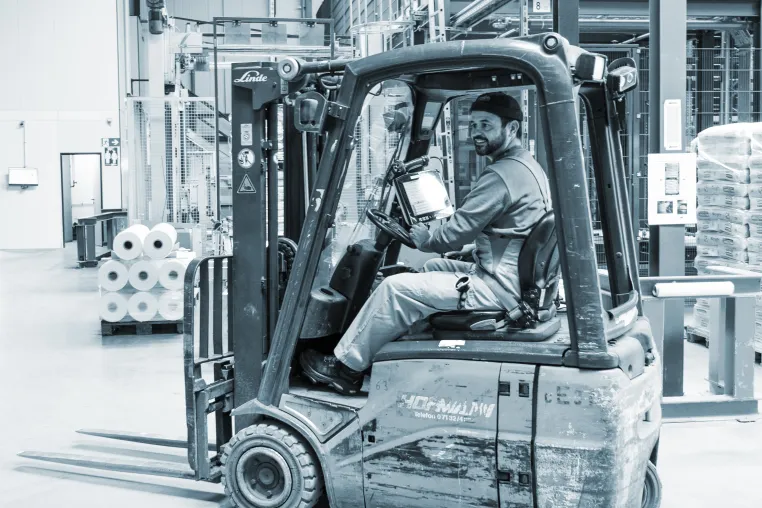 Immer zuverlässig und stabil: Starke noax Industrie Panel PCs & Logistikterminals bei bosch Tiernahrung Bild: Immer zuverlässig und stabil: Starke noax Industrie Panel PCs & Logistikterminals bei bosch Tiernahrung