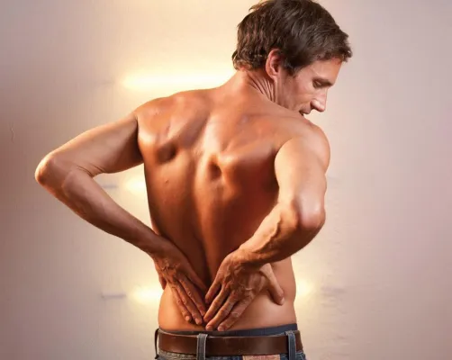 Bild: Rückenschmerzen infolge geschädigter Nervenzellen mit Keltican von mediherz.de behandeln