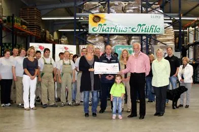 Markus-Mühle übergibt Spendenscheck an ‚Kleine Herzen Westerwald’ Bild: Markus-Mühle übergibt Spendenscheck an ‚Kleine Herzen Westerwald’