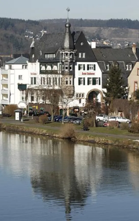Nicht nur Goethe wurde auf Traben-Trarbach aufmerksam. Auch der Jugendstil hielt Einzug. Ein prächtiges Bespiel dafür ist das Jugendstilhotel Bellevue am Moselufer.
