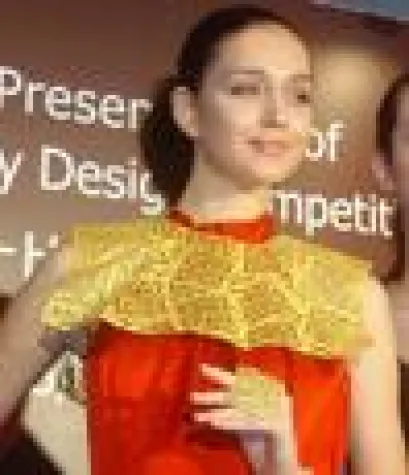 Bild: International Jewellery Design Excellence Award: Eva Shiu mit traditioneller chinesischer Handwerkskunst