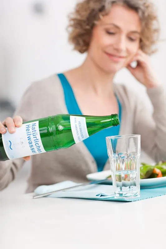 Heilwasser mit viel Hydrogencarbonat kann die Knochendichte erhöhen