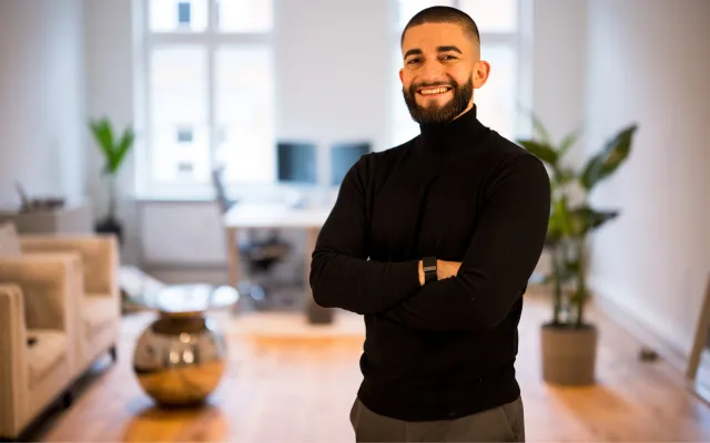 Bild: ETF-Trend entlarvt versteckte Gebühren: Finanzexperte Cenk Altinören zeigt Vertragsrisiken