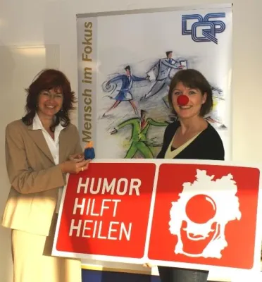 Bild: Knautschgesichter für ein Kinderlächeln: DQS verschenkt Spielsachen an HUMOR HILFT HEILEN