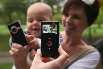 Bild: Video für alle: Die neue Generation der Flip Video „Shoot & Share“-Camcorder kommt nach Österreich