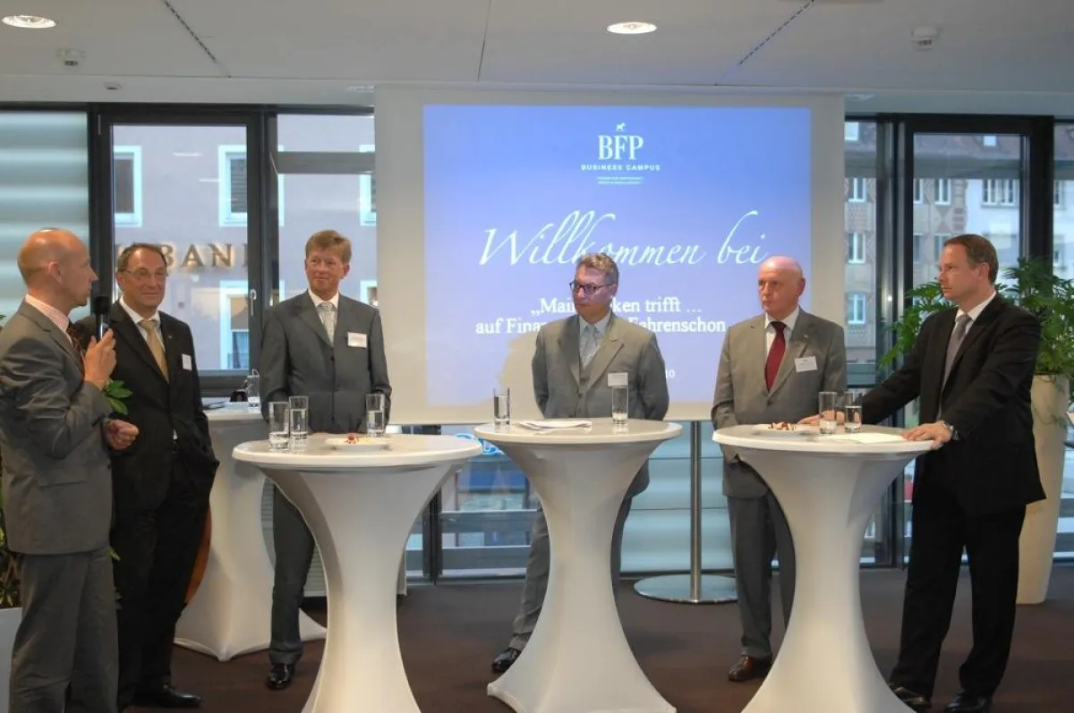 Angeregte Expertendiskussion zur Eurokrise (v.l.n.r ): Joachim Erhard, Vorstand der VR-Bank Würzburg; Fachanwalt für Insolvenzrech