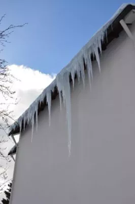 Bild: Höchste Lawinenwarnstufe auf dem Dach?