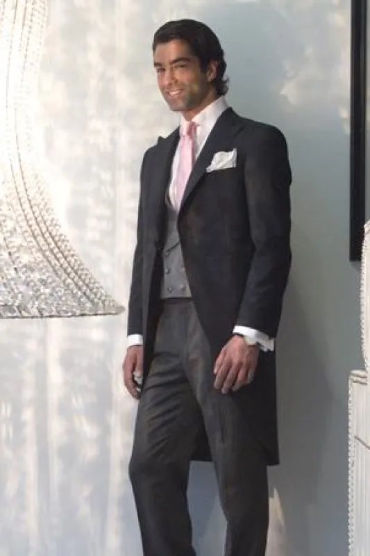 Der Cutaway prägt die Herren-Hochzeitsmode 2010. Foto: XUITS