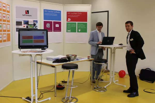 Bild: Die SSA SoftSolutions GmbH präsentiert sich auf der Firmenkontaktmesse Pyramid der Hochschule Augsburg