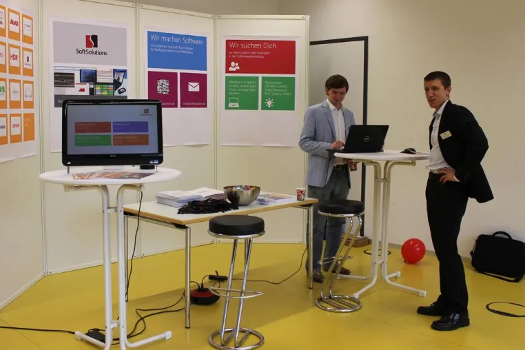 Bild: Die SSA SoftSolutions GmbH präsentiert sich auf der Firmenkontaktmesse Pyramid der Hochschule Augsburg