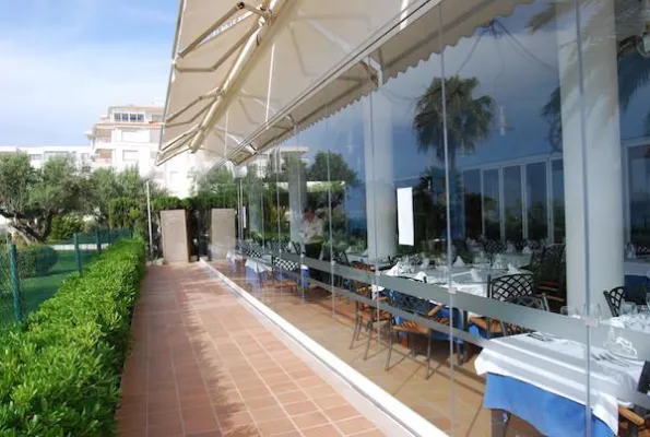 Bild: Lumon – weltweit der Spezialist für Balkon- und Terrassenverglasungen