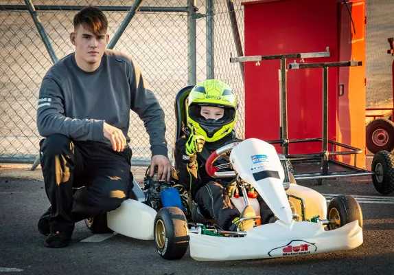 Dutt Motorsport und Louis Arnold einigen sich auf Zusammenarbeit Bild: Dutt Motorsport und Louis Arnold einigen sich auf Zusammenarbeit