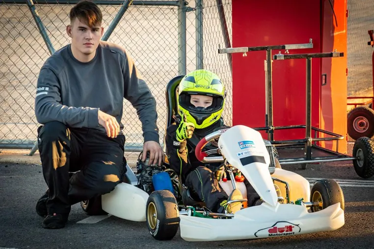 Dutt Motorsport und Louis Arnold einigen sich auf Zusammenarbeit Bild: Dutt Motorsport und Louis Arnold einigen sich auf Zusammenarbeit