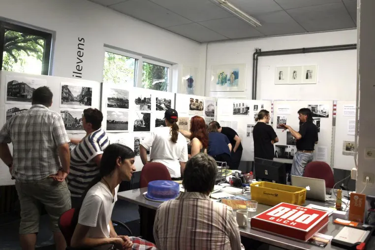 Bild: Historische Ausstellung in den Räumen der bekannten Ruhrorter Agentur sprengerbleilevens