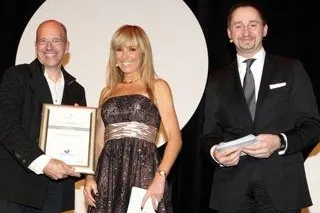 Drum Cafe erhält den 2. Platz beim Conga Award 2010 Bild: Drum Cafe erhält den 2. Platz beim Conga Award 2010