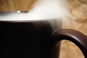 Bild: Kaffee hilft beim Flirten – Australische Studie zeigt die Überzeugungskraft von Koffein