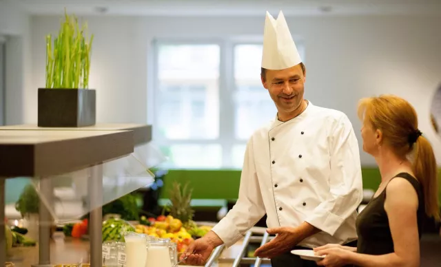 Rebional kocht für Dr. Becker Klinikgruppe–Mehr Frische auf den Patiententellern Bild: Rebional kocht für Dr. Becker Klinikgruppe–Mehr Frische auf den Patiententellern