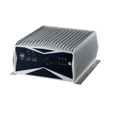 Bild: NISE 3600P2E – Embedded System für drei unabhängige Dispays und PCI Erweiterung