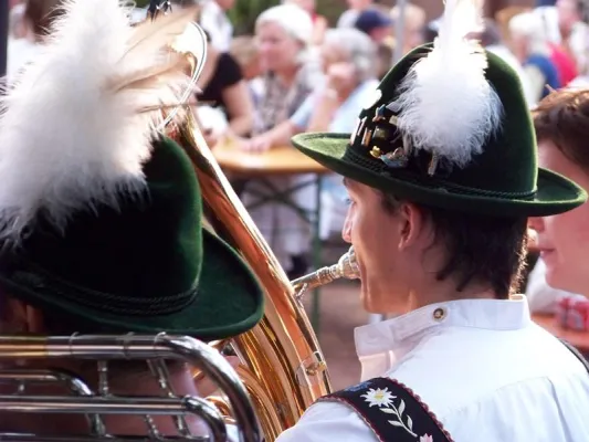 Bild: Oktoberfest auf Teneriffa entwickelte sich zu Woodstock