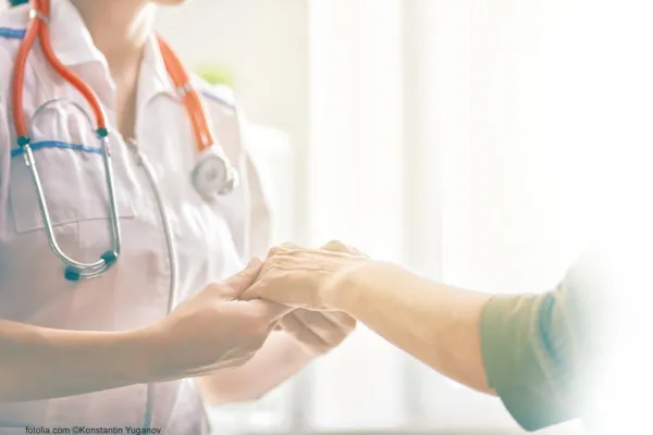 Vortrag ueber erfolgreiche Schmerzbehandlung in Eningen Bild: Vortrag ueber erfolgreiche Schmerzbehandlung in Eningen