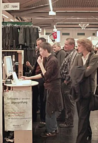 Bild: Software zur Simulation der Jägerprüfung auf der Messe "JAGD & HUND 2008" in Dortmund