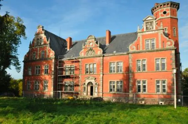 Bild: Das Haus Bernstorf bei Lübeck erhält neue Bestimmung als Hospiz bei Krebserkrankungen