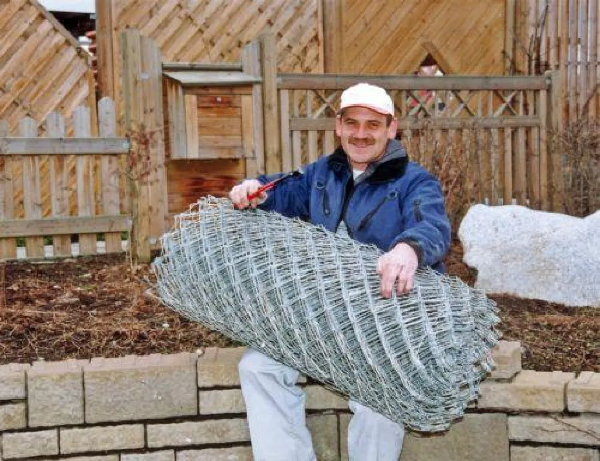 Wer die Wahl hat, hat die Qual. Für die Einfriedung des Grundstücks gibt es viele Möglichkeiten. Doch nicht immer erfüllen sie auch die Vorschriften. Bild: tdx/homesolute.com