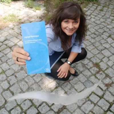 Startschuss für die Umsetzung der Leipziger Notenspur -erste „Spuren-Elemente“ aus Edelstahl eingebaut Bild: Startschuss für die Umsetzung der Leipziger Notenspur -erste „Spuren-Elemente“ aus Edelstahl eingebaut