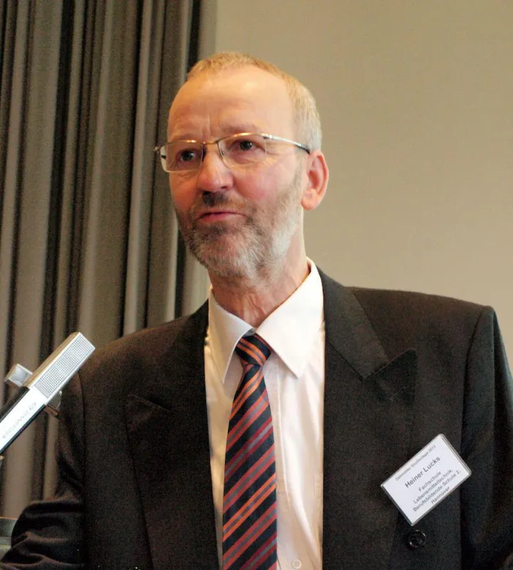 Heiner Lucks, Vorsitzender des Ausschusses fur Ausbildung der AGF e.V. eröffnet die Studientage