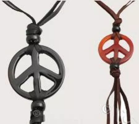 Trendsetter Livings®- das Schmucklabel Yulyaffairs ist für den BUNTE New Faces Award nominiert Bild: Trendsetter Livings®- das Schmucklabel Yulyaffairs ist für den BUNTE New Faces Award nominiert