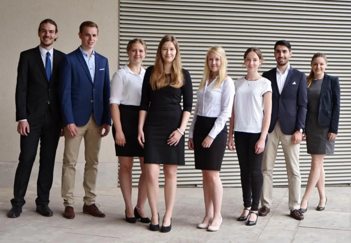 Das diesjährige Team, das die Universität Jena beim Willem C. Vis Moot Court in Hongkong und Wien vertritt. (Foto: Anne Günther/FSU)