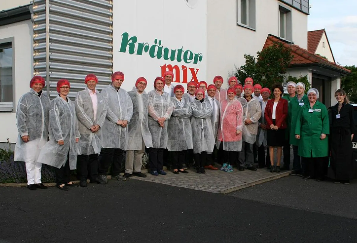 Marketing-Club Mainfranken e.V. zu Besuch bei der Kräuter Mix GmbH in Abtswind