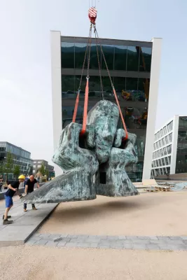Bild: Der "Denker" zieht nach Bonn - SER schickt Bronzeskulptur zum Bonner Bogen