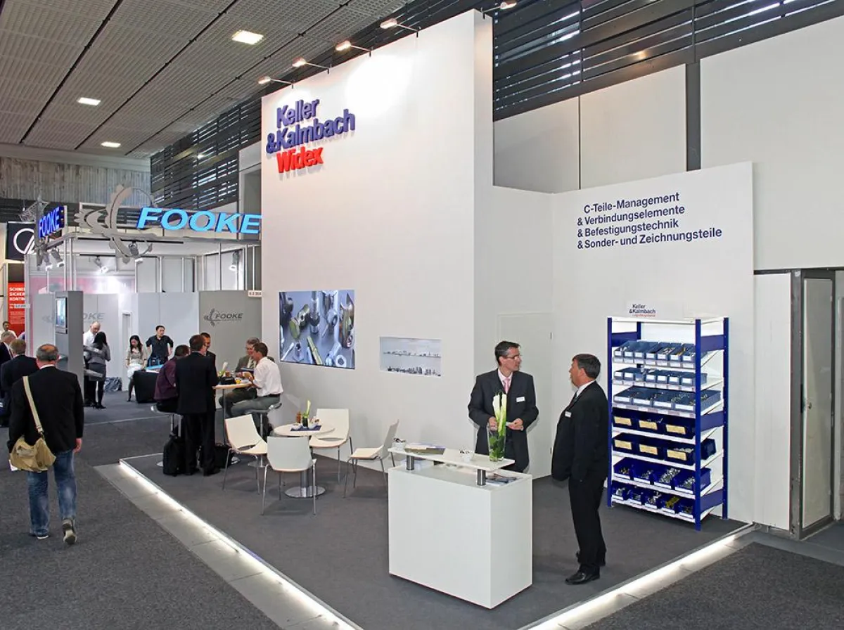 Der Messestand von Keller & Kalmbach Widex war durch eine helle und offene Gestaltung geprägt.