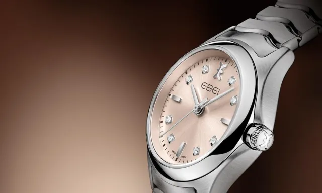 Bild: Die Evolution einer Ikone geht weiter - EBEL präsentiert die neue EBEL WAVE Lady mit roséfarbenem Zifferblatt